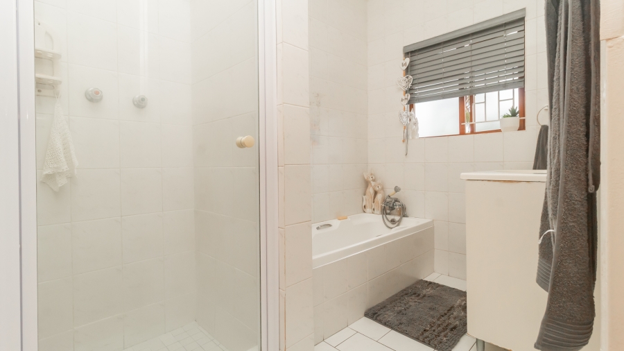 4 Bedroom Property for Sale in De La Haye Western Cape